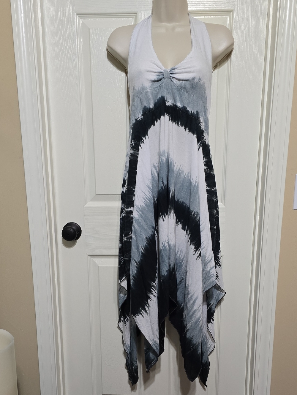 Women's Sleeveless Tie-Dye Handkerchief Hem Dress - White & Black